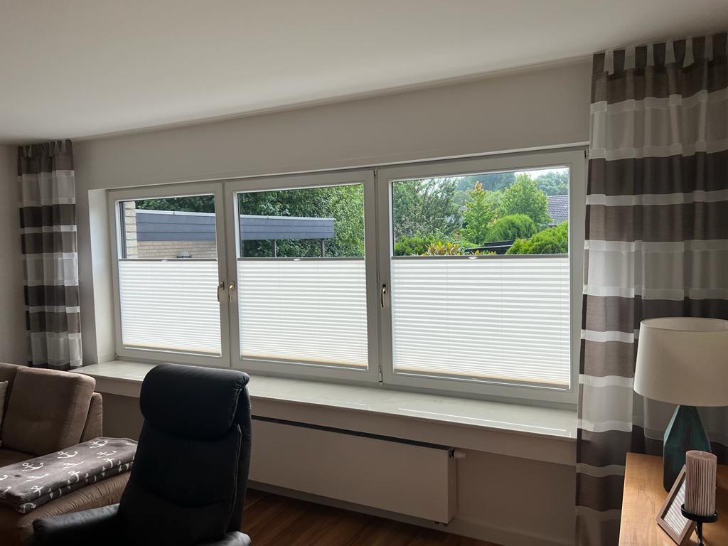 Einheitlicher Sichtschutz für Fensteranlagen
